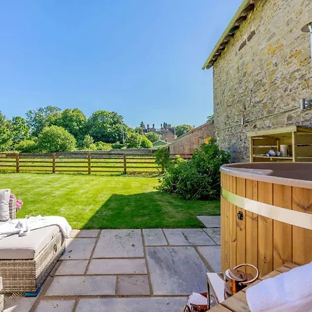 2 Bed In Richmond 88217 Ferienhaus