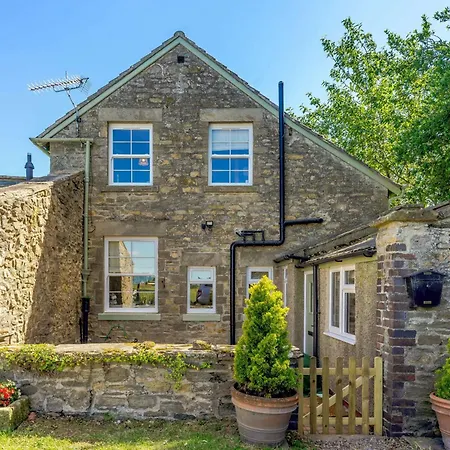 2 Bed In Richmond 88217 Ferienhaus