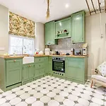 2 Bed In Richmond Oc-88217 *