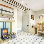 2 Bed In Richmond Oc-88217 Vakantiehuis *